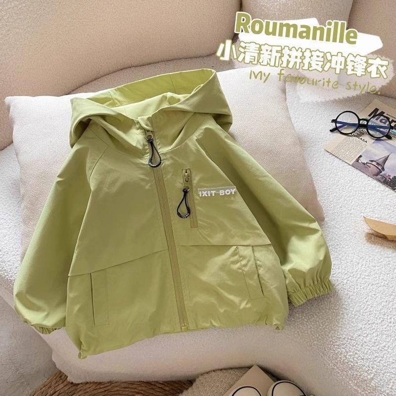 Boys' jacket for spring and autumn 2026, new Korean-style hooded jacket for children, stylish green trench coat for toddlers