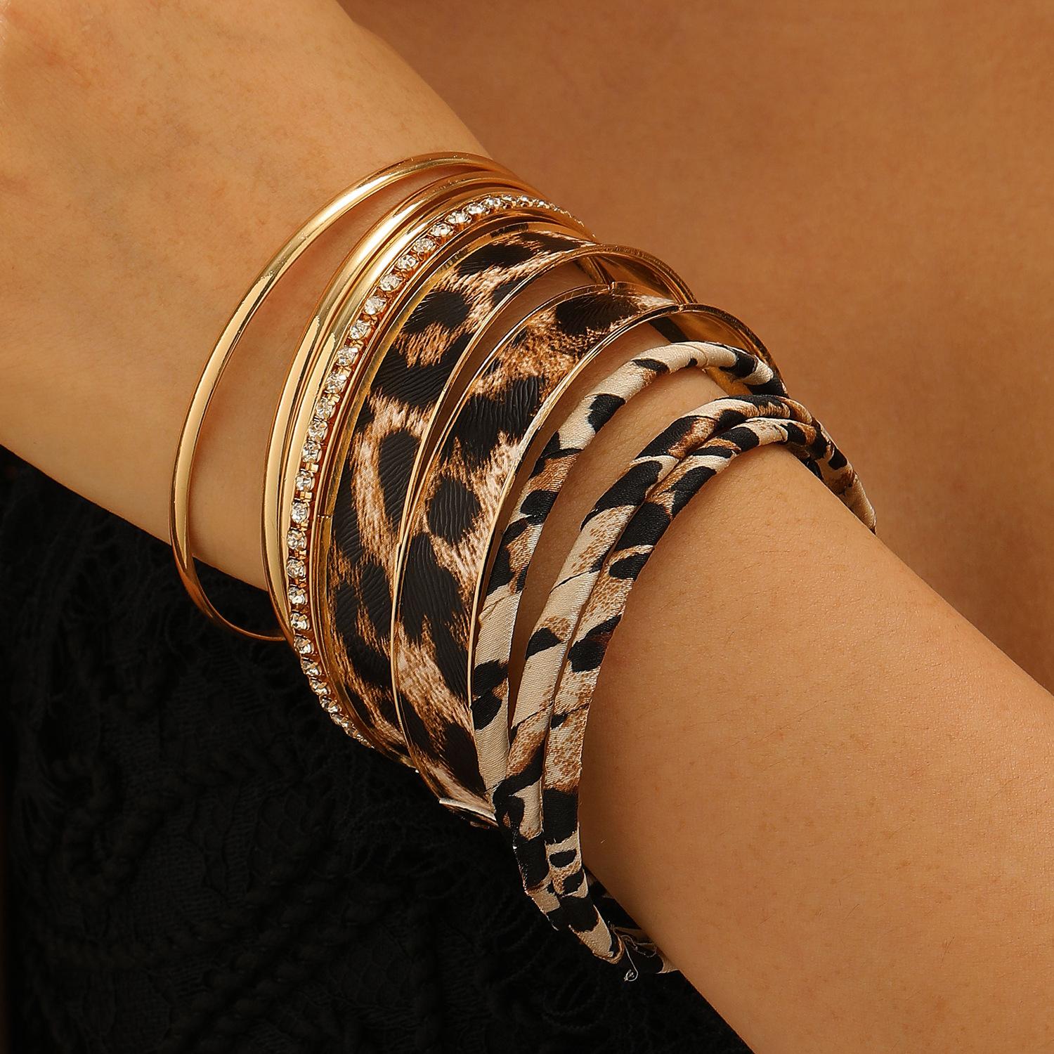 Vintage Leopard Print Bracelet Set, Exaggerated Fashion Wrist Accessory for Women, European and American Style Multi-Layer Bracelet