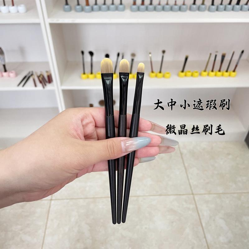 Tongue-shaped concealer brush, flat head concealer brush, flat concealer brush for tear troughs, special for nasolabial folds and dark circles, Cangzhou makeup brush