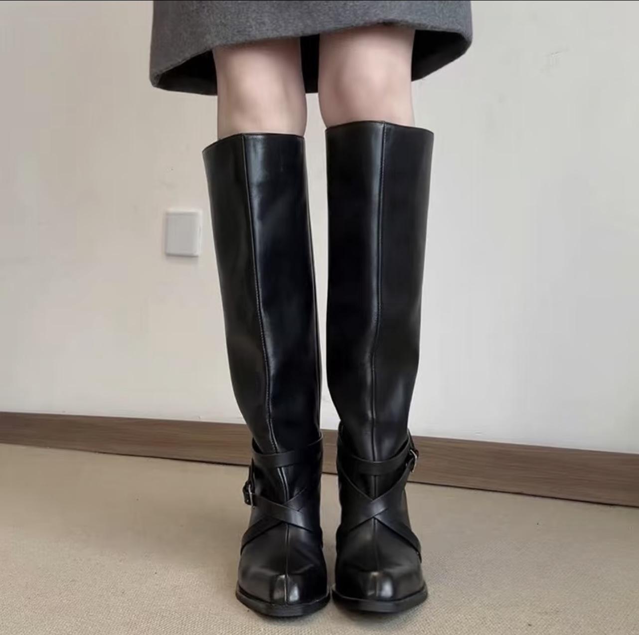 Sheepskin in stock~New square-toe long boots for women, featuring a unique design with straps, a retro style, and a slimming effect