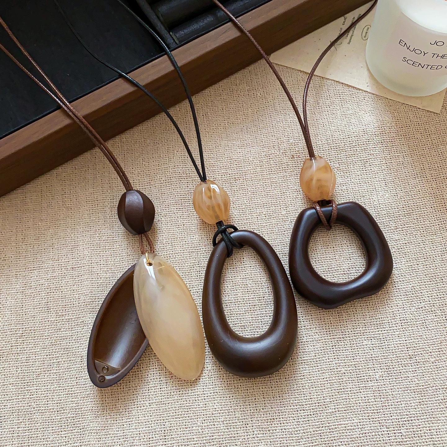 Retro New Chinese Style Circular Pendant Necklace for Women, High-End Light Luxury Niche Long Sweater Chain, Autumn and Winter Neck Accessory