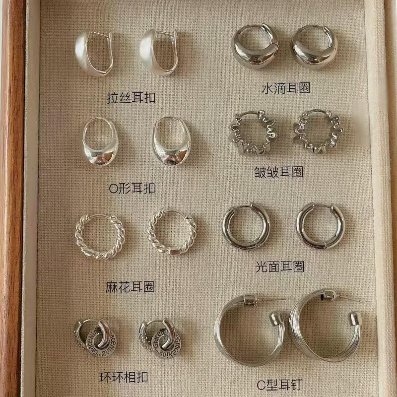 2026 New Style 925 Silver Needle French Retro Geometric Earrings Made of Copper with an Antique Finish, Versatile and High-End Ear Clips