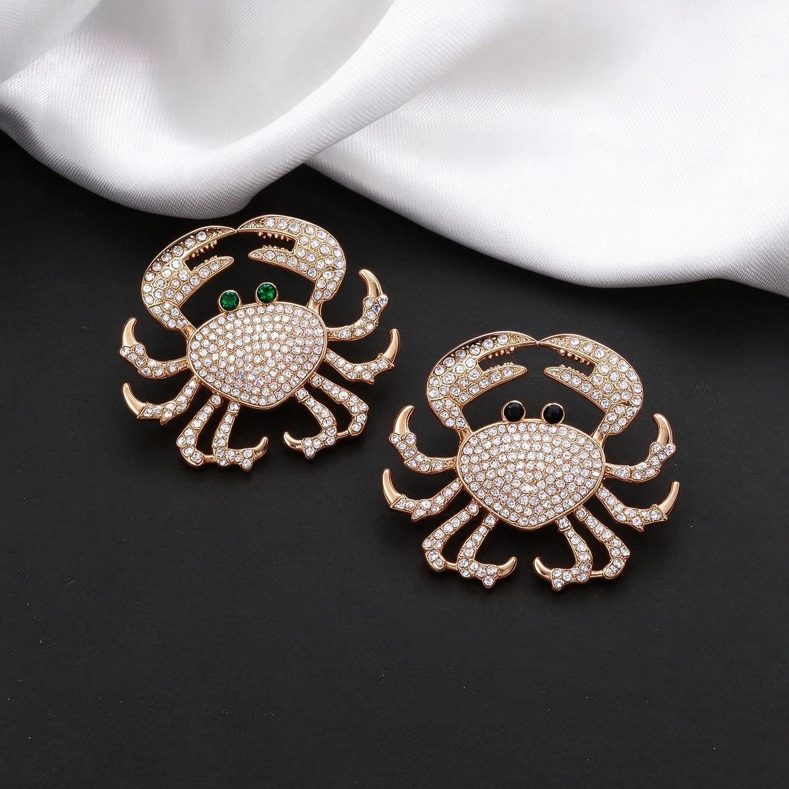 New fashionable diamond-studded ocean crab, a light luxury and creative brooch, alloy animal brooch with rhinestone embellishments, accessory pin