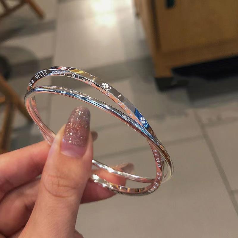 Double-Ring Four-Leaf Clover Bracelet for Women, High-End, Light Luxury, Exquisite Niche Design, Closed Solid Bracelet, Birthday Gift