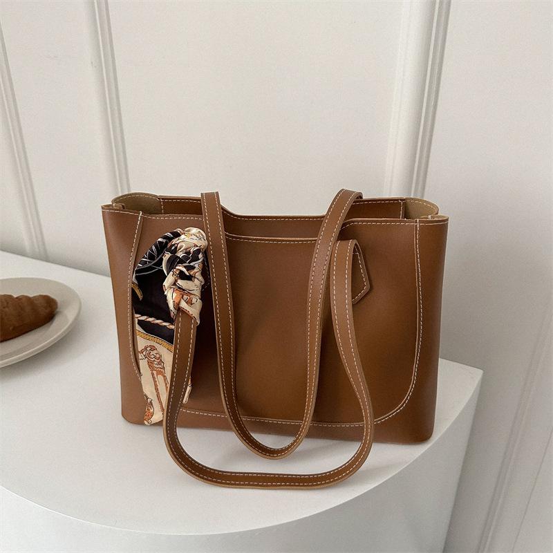 Large bag women's large capacity bag 2024 new high-grade niche shoulder bag college students class commuter tote bag