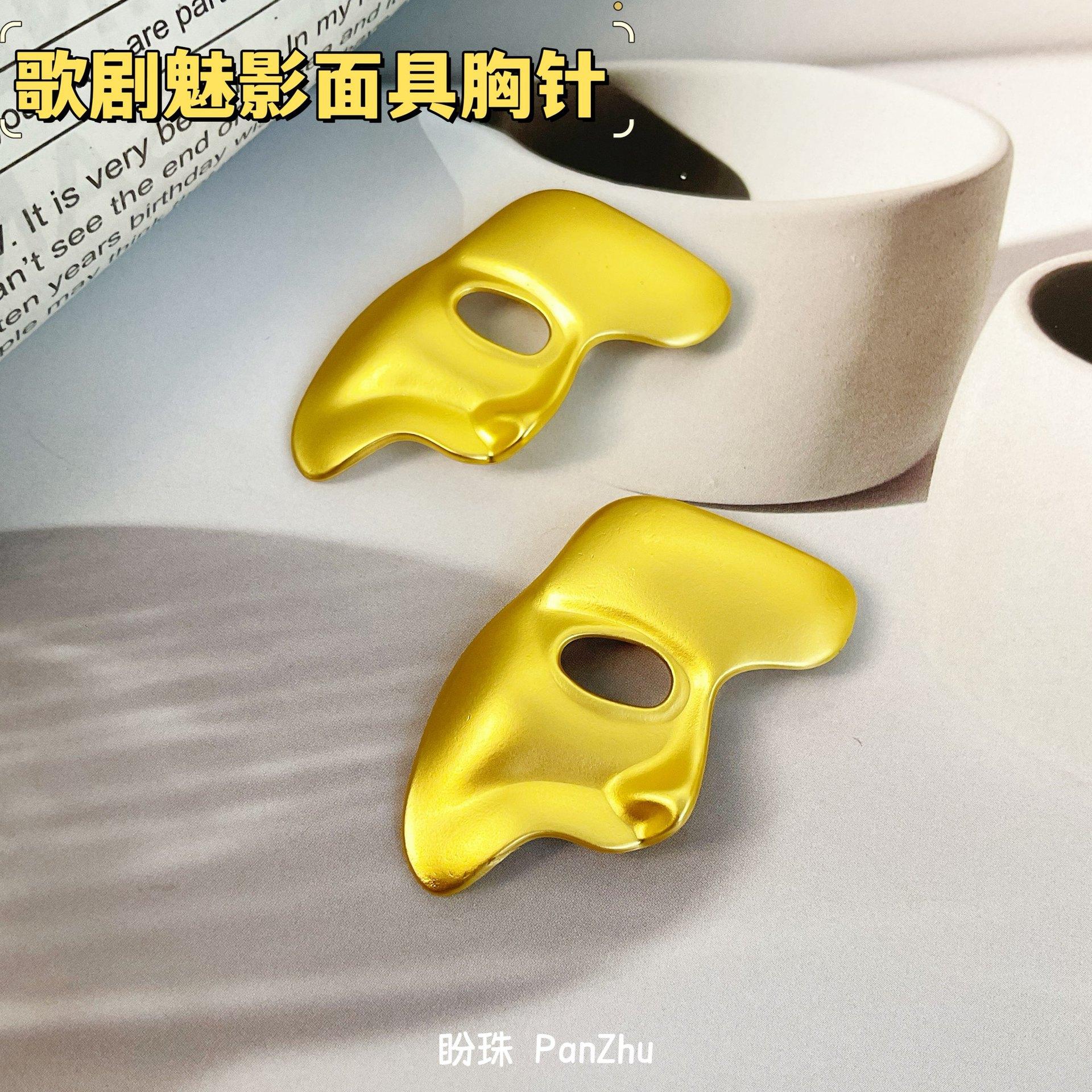 Phantom of the Opera Mask Brooch Art Retro Matte Gold Face Mask High-End Suit Accessory Pin