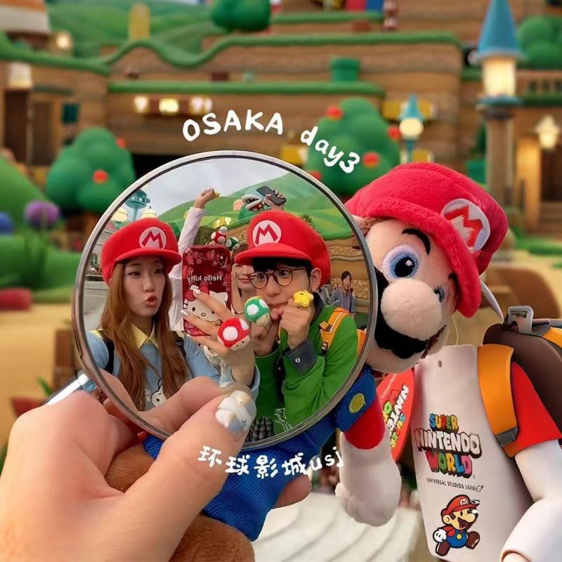 Reflective Mirror for Travel Photography, Small Round Mirror, Compact and Portable Convex Mirror, Handheld Photo Mirror, Perfect for Taking Photos and Creating Great Shots