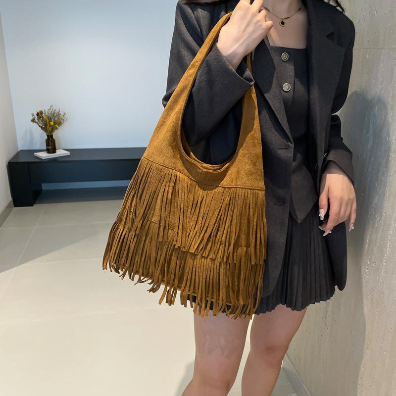 Korean Style Tassel Bag 2024 New Fashionable Large Capacity Retro Tote Bag Casual Commuter Advanced Underarm Bag