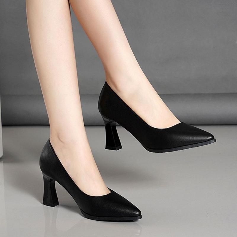 Soft leather chunky heel pointed toe high-heeled shoes, fashionable mom shoes, 2024 spring and autumn new breathable shallow single shoes for women, work shoes