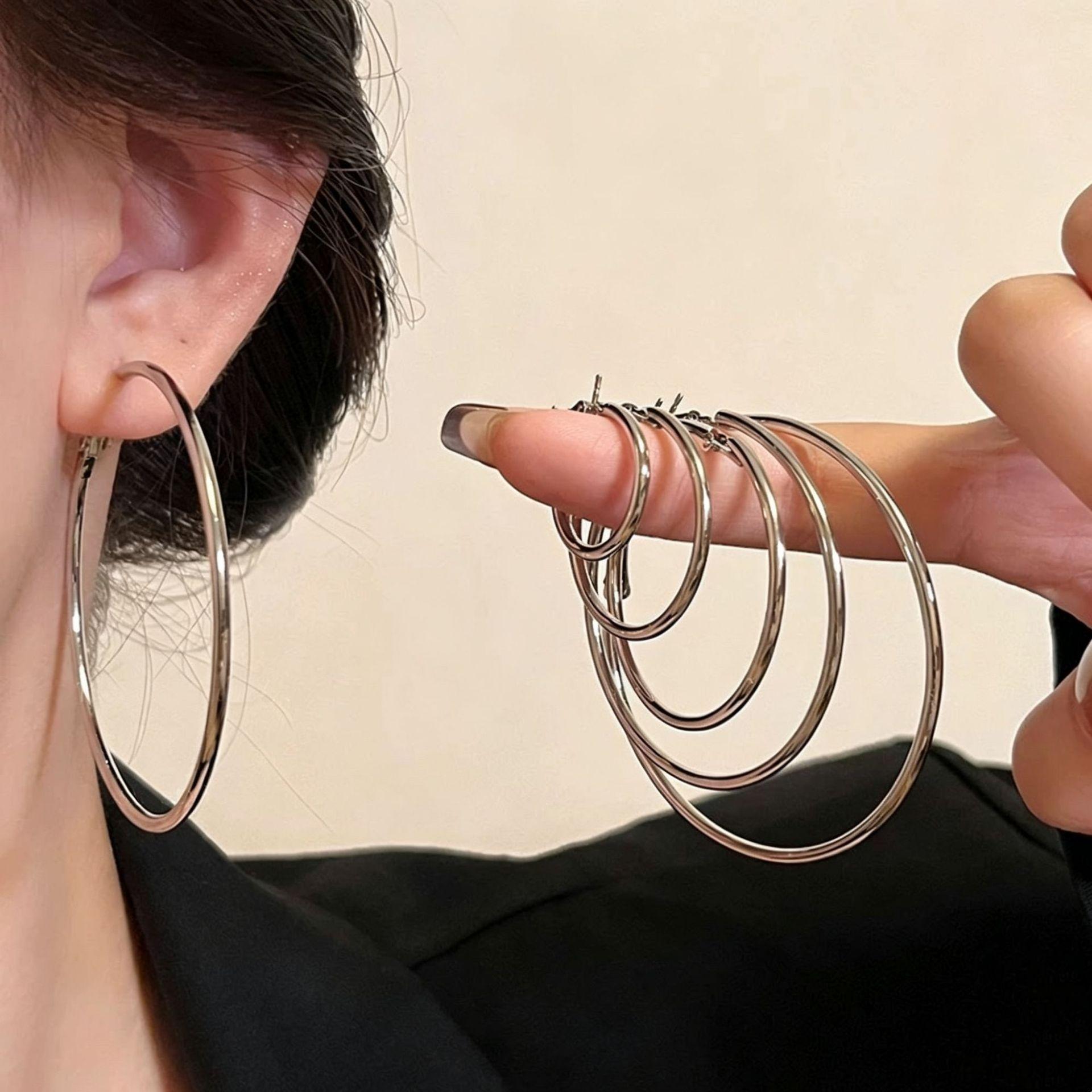 2026 New Trendy Hoop Earrings for Women, Light Luxury High-End Plain Hoop Ear Clips, Exaggerated Large Hoop Earrings