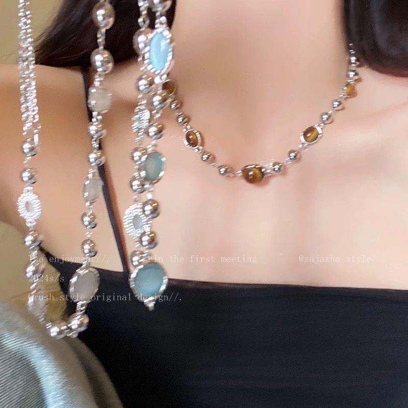 Maillard White Moonlight Vintage Beaded Necklace for Women, Versatile and High-end, with a Cool and Sweet Look, Accessory for Trendy Girls