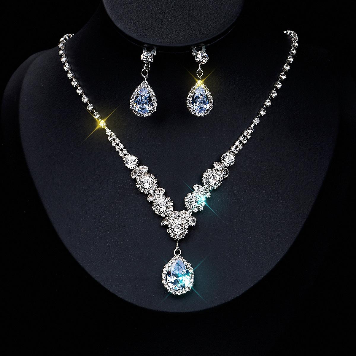 2024 Fashion Crystal Rhinestone Necklace Ear Clip Two-Piece Set Jewelry Accessories Wedding Jewelry Pendant Easiest for Match Bride