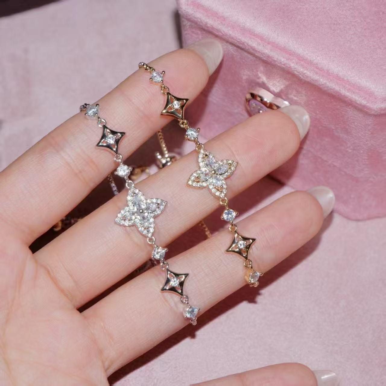 TikTok hot item: Full-diamond iris flower bracelet with adjustable pull cord, offering a light luxury and high-end feel, cross-border four-leaf clover jewelry wholesale