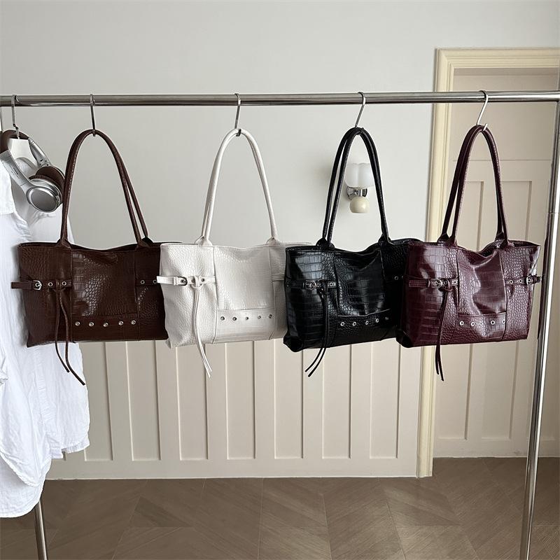 Korean-style niche fashion European and American style commuter tote bag 2026 new trendy large-capacity shoulder handbag