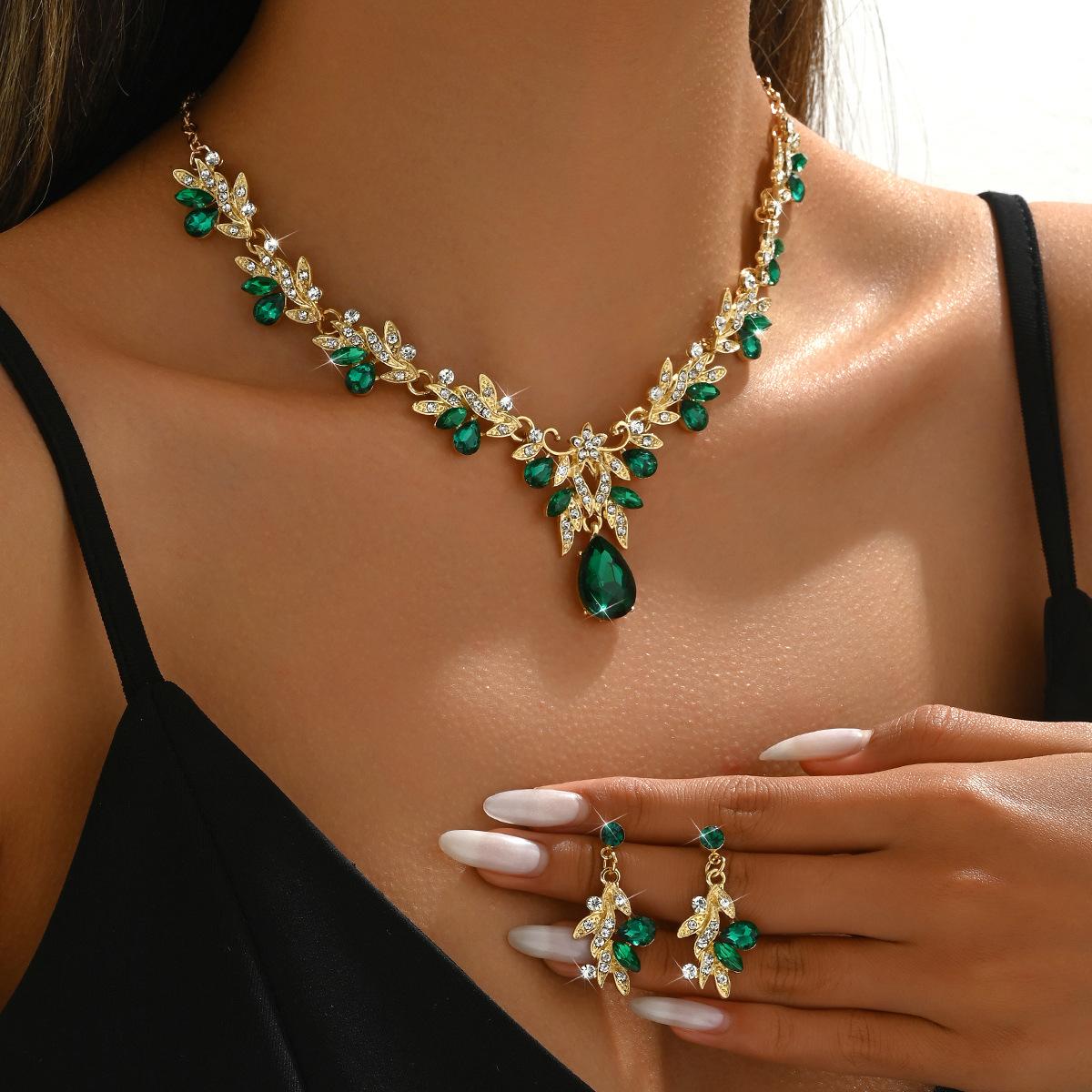 2025 Cross-border Source Explosions Bride Necklace Earrings suit Crystal Wedding Dress Banquet Dress Jewelry Collocation