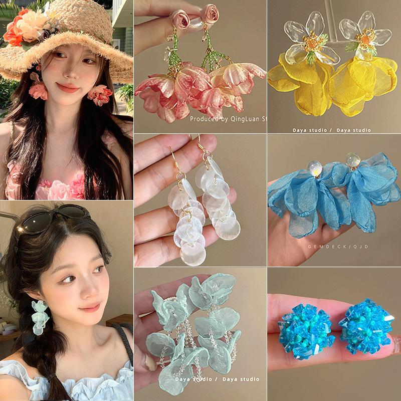 Beach Vacation Style Long Flower Tassel Earrings for Women, Unique and High-End Earrings, Fashionable and Exaggerated Ear Accessories