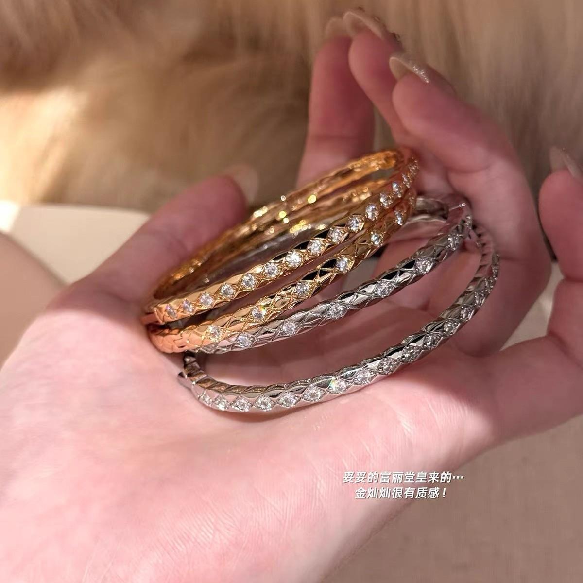 French-style light luxury diamond-pattern rose gold bracelet for women, elegant and luxurious, suitable for couples, niche and exquisite, with a socialite vibe