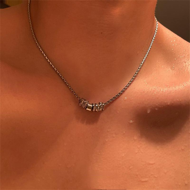 Titanium Steel Necklace with a Neutral Minimalist Style, Round Pendant Necklace for Women, Light Luxury Niche Design, Fashionable and Trendy High-End Ins
