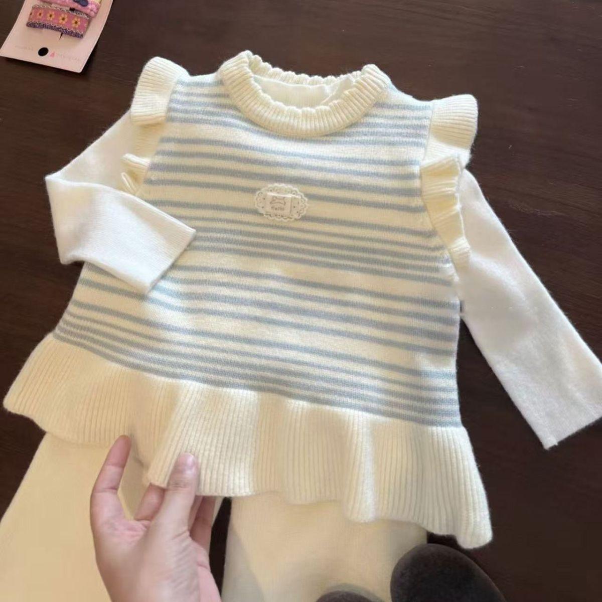 Girls' autumn and winter striped knitted vest, new winter style with ruffled trim, baby vest for layering with sweaters, for little girls