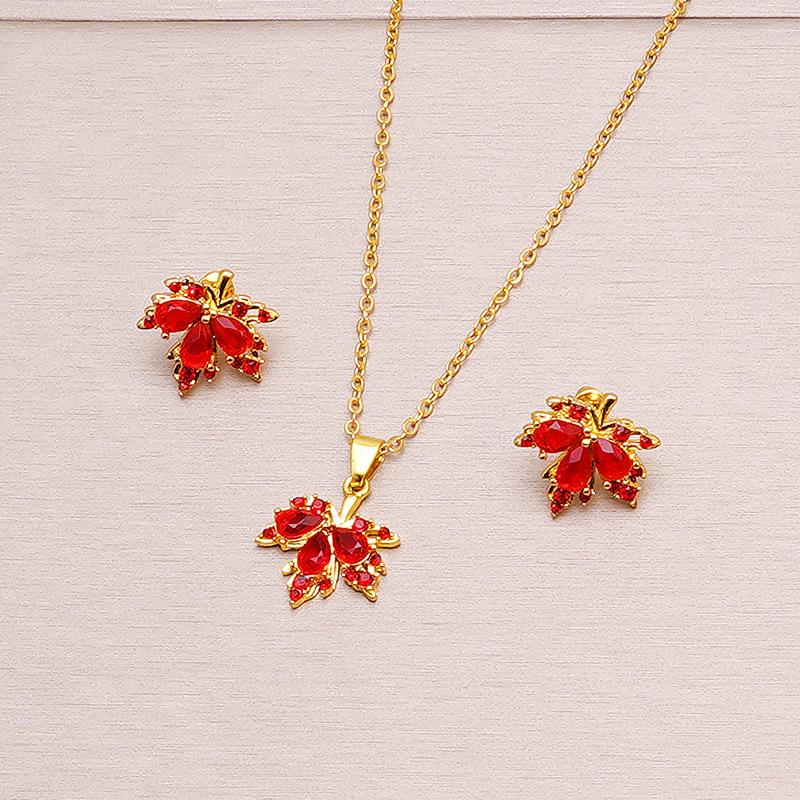 Internet Celebrity Same Style Maple Leaf Necklace Women's Pendant Niche Design Advanced Autumn and Winter Sweater Chain Light Luxury Style Texture Neck Chain