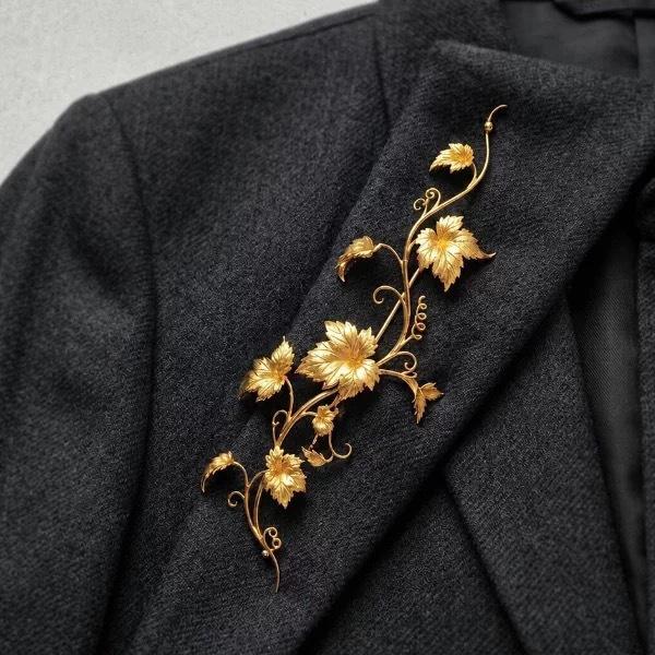 "Golden Maple Shadow" - New vintage niche design gold maple leaf brooch, versatile accessory for coats and suits