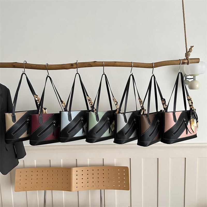 Wholesale High-Quality Textured Tote Bags for Women, 2026 Spring New Style, Color-Blocking Shoulder Bags, Commuter Underarm Bags