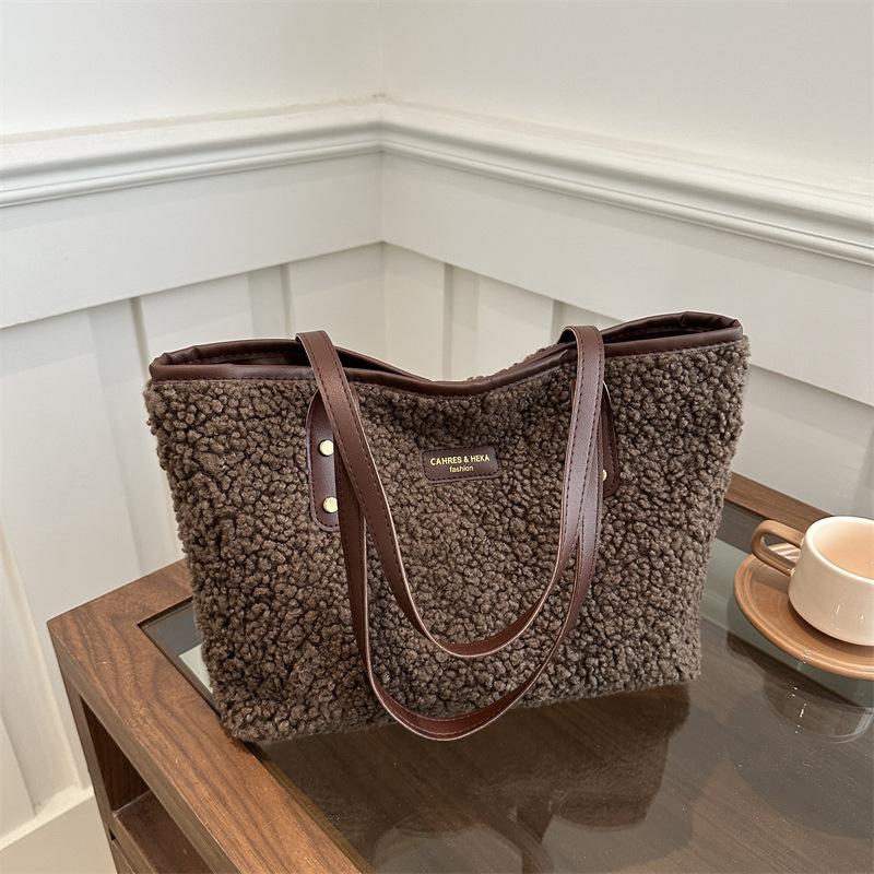 Stuffed Bag Women's 2025 Autumn and Winter New Trendy Furry Shoulder Armpit Bag Large Capacity Soft Surface Commuter Tote Bag