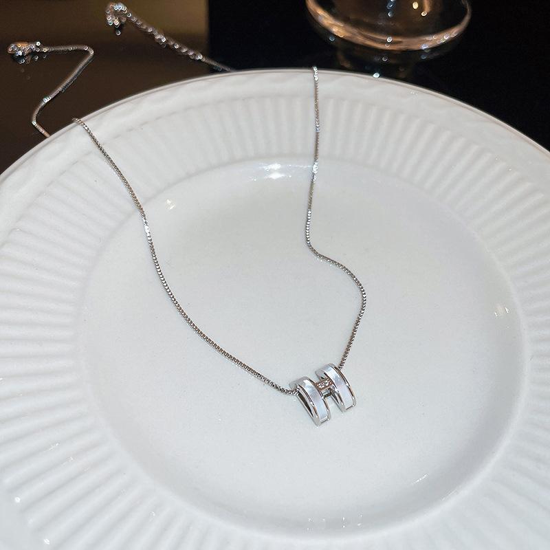Light Luxury Niche Fashion Versatile Pendant High-End Mother-Of-Pearl Clavicle Chain Niche Design Letter Necklace Manufacturer Wholesale