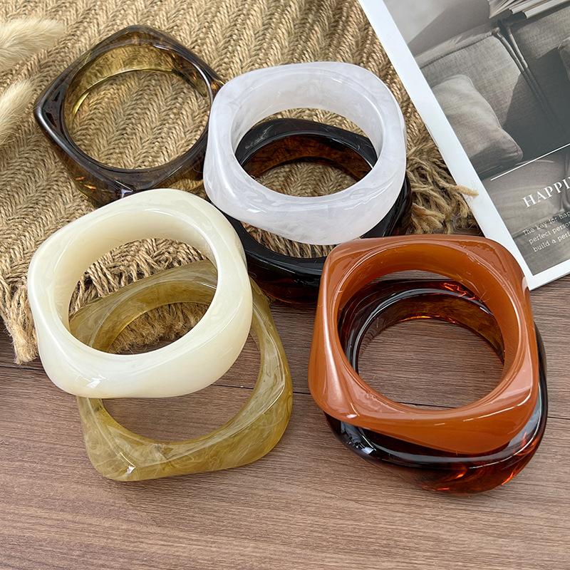 Gradient Resin Bracelet for Women, Irregular Semi-Transparent Marble Pattern Wide Bracelet, Vintage Exaggerated Geometric Jewelry for Layering