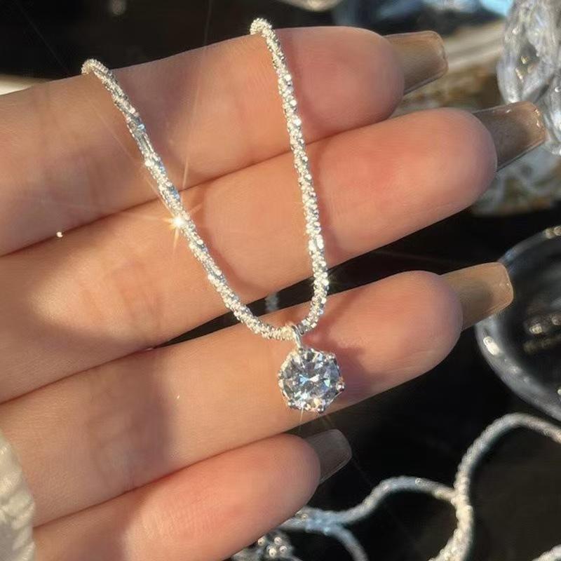 Sparkling Diamond Simple Design Sense Gushi Star Zircon Necklace Light Luxury Elegant Necklace 2024 New