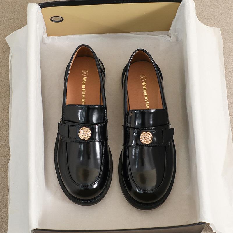 Weiwei girl 8107-3 small gold coin loafers women's retro autumn and winter thick-soled leather shoes soft-soled chunky heel shoes