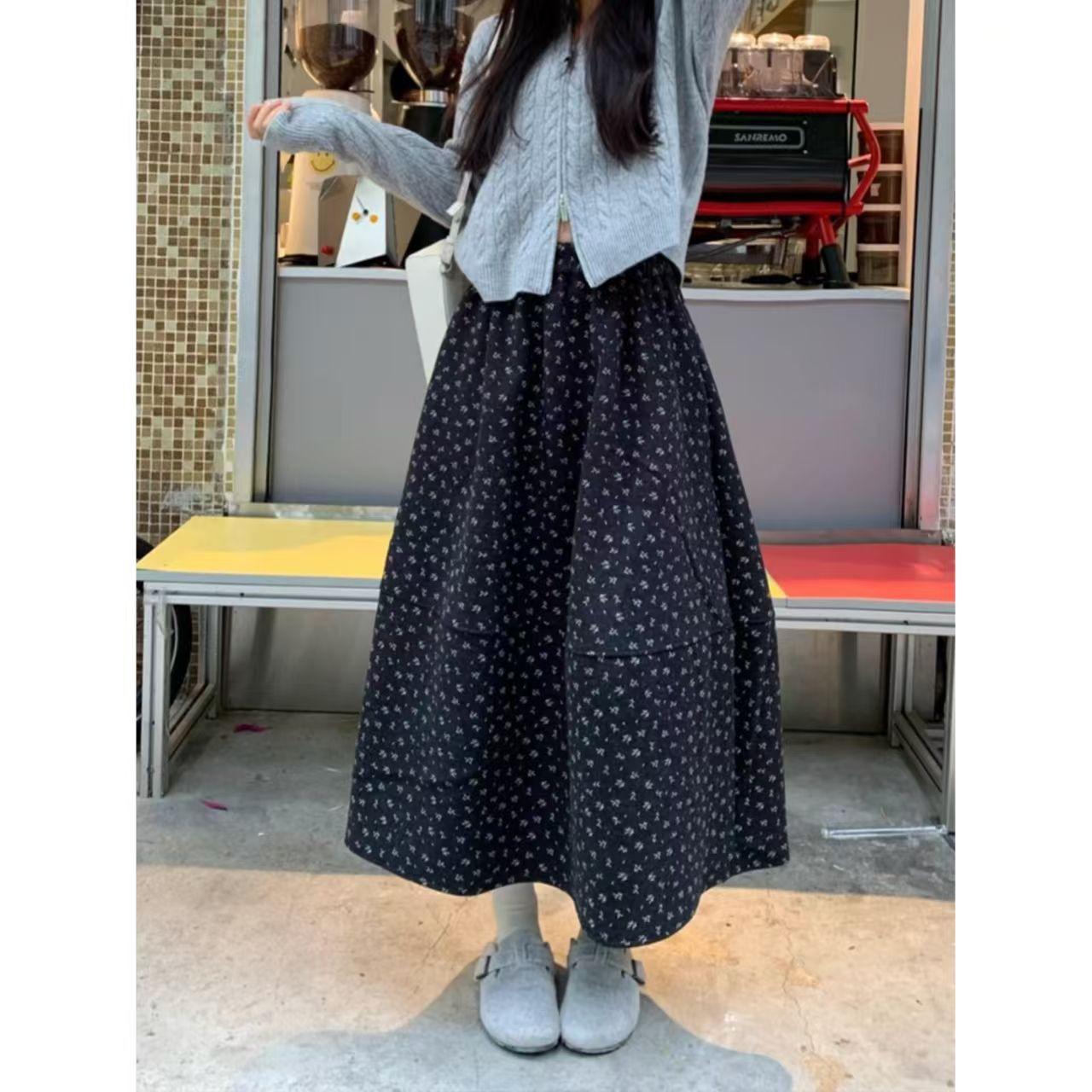 (With pockets + two lengths) Autumn and winter vintage floral A-line bud skirt for women, 2026 new model half skirt