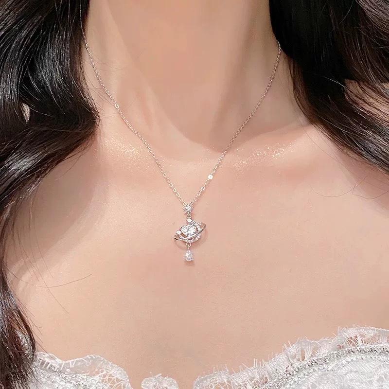Dreamy Star and Moon Necklace Accessories for Girls, Light Luxury Niche High-End Design, New Autumn Collection, Heart Design Clavicle Chain