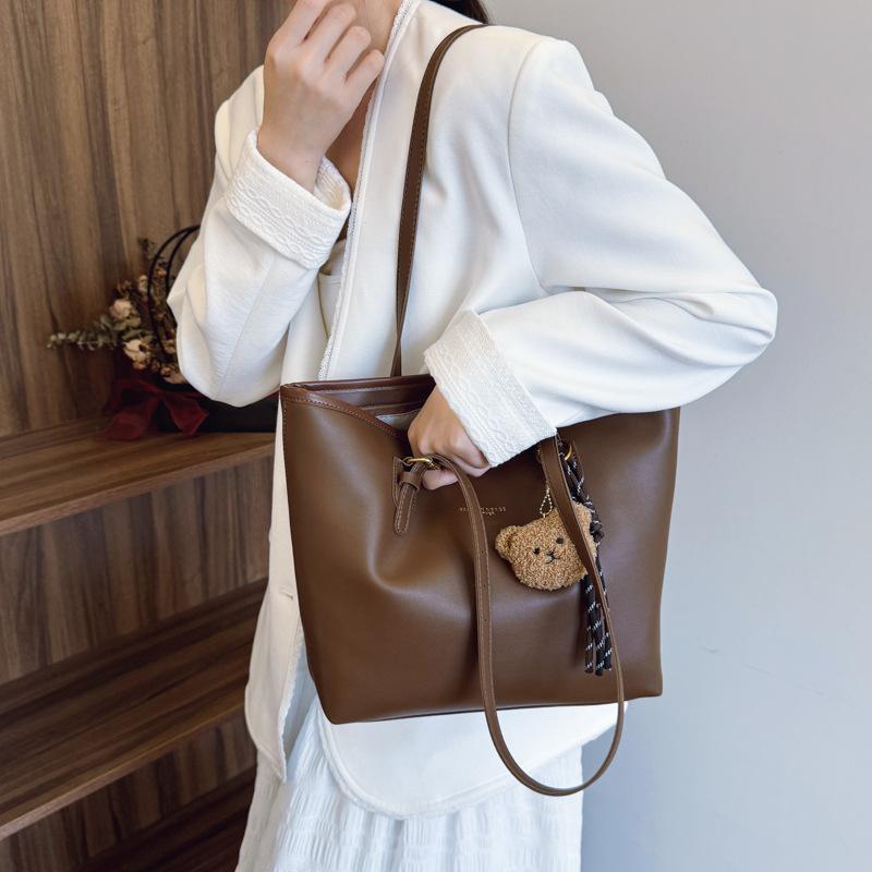Cross-Border Retro Large-Capacity Bag for Women 2025 New Fashion Korean Niche Tote Bag Single Shoulder Armpit Bag Wholesale