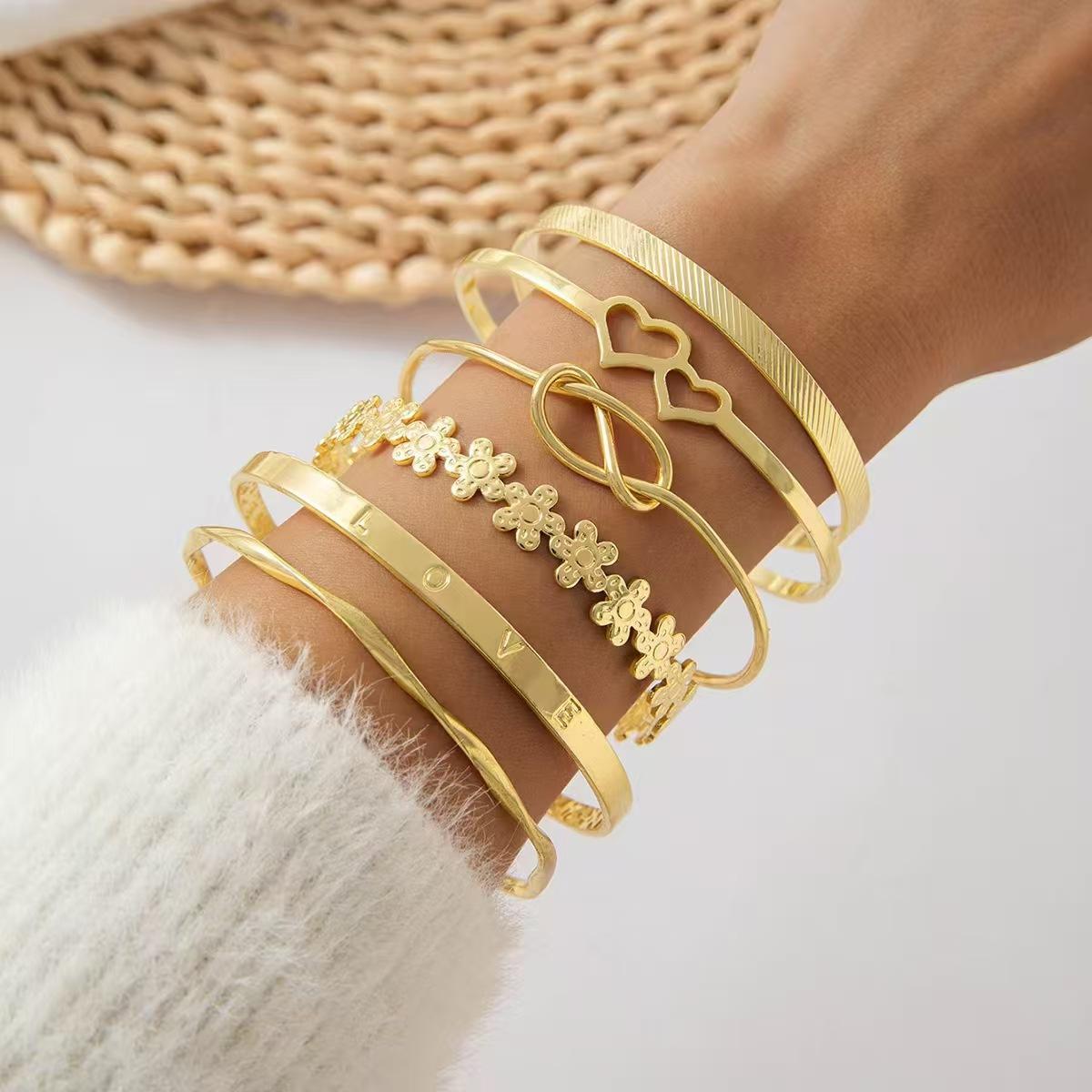 Double Heart Metal Bracelet Set for Women, Vintage Geometric Six-Piece Metal Bracelet Set