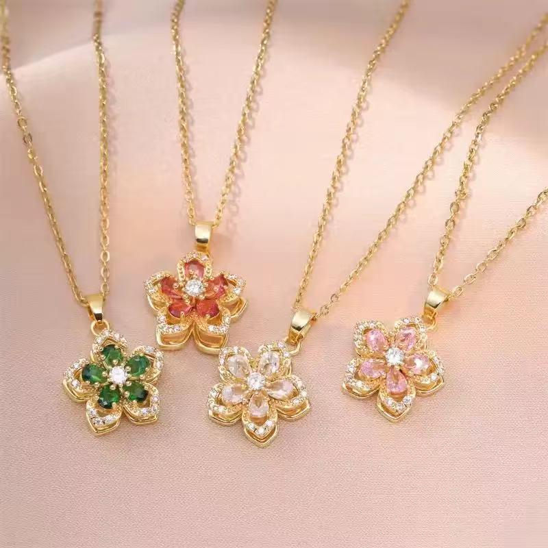 European and American Five-Petal Flower 360 ° Rotating Pendant Necklace with Light Luxury and Niche Design