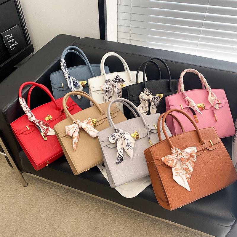 Large-capacity Kelly bag for women, 2026 new model, niche light luxury commuter shoulder bag, high-end women's handbag
