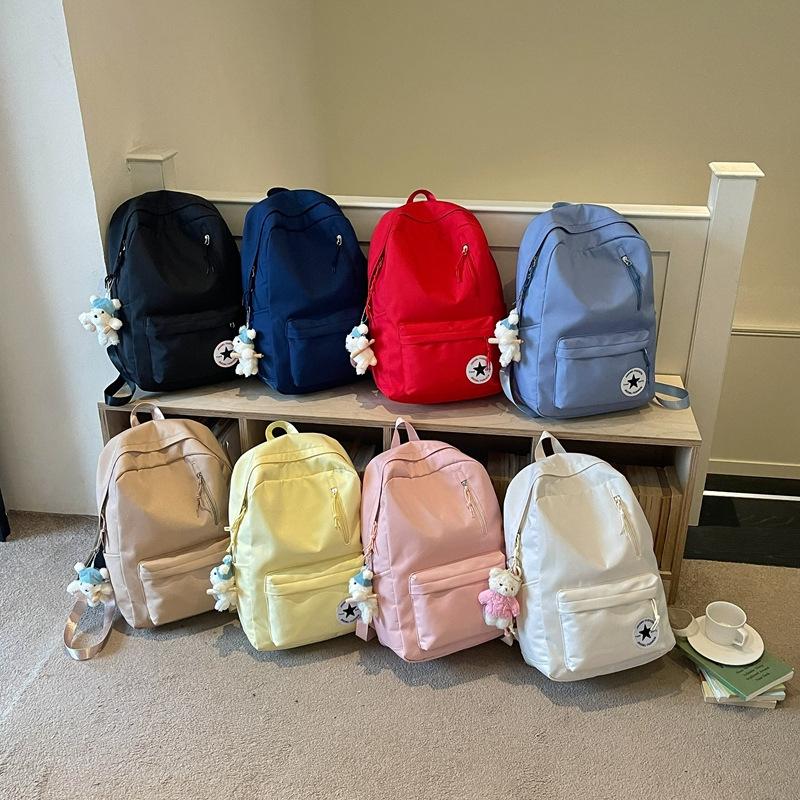 Classic five-pointed star logo backpack, simple solid color sports backpack, lightweight and water-resistant, suitable for middle and high school students