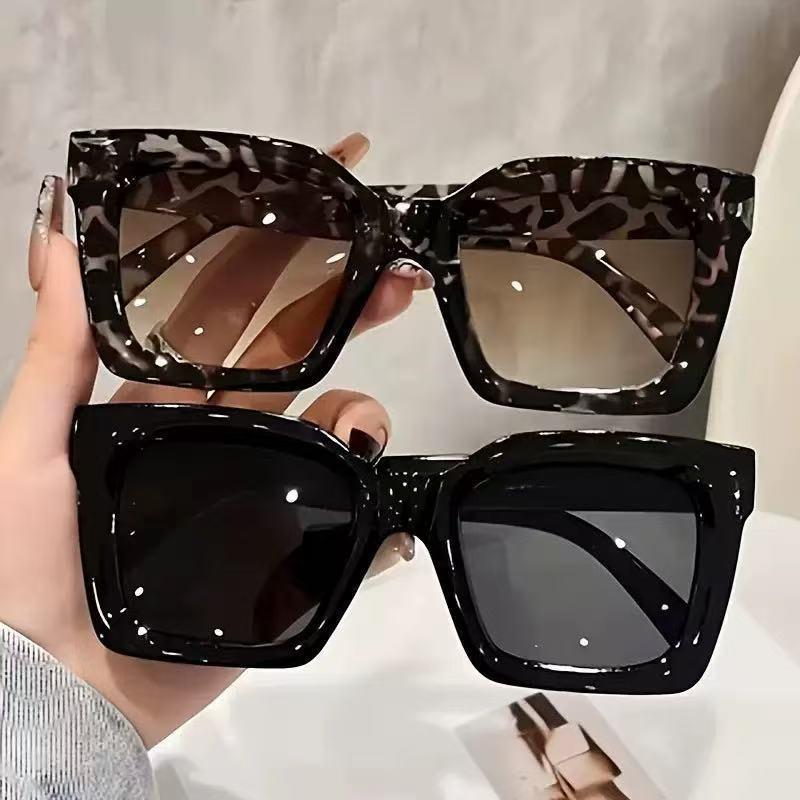 2026 New European and American Style Large Frame Leopard Print Sunglasses for Women, UV Protection, Flat Lens, High-End Design