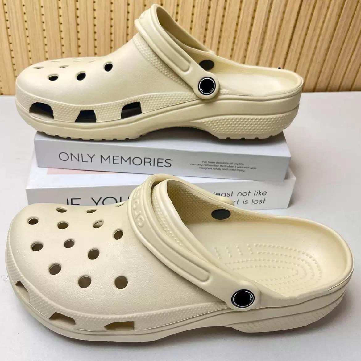 New style sandals with small platform soles, summer couple's model, perforated shoes, height-increasing, non-slip, EVA soft sole, versatile and comfortable replica