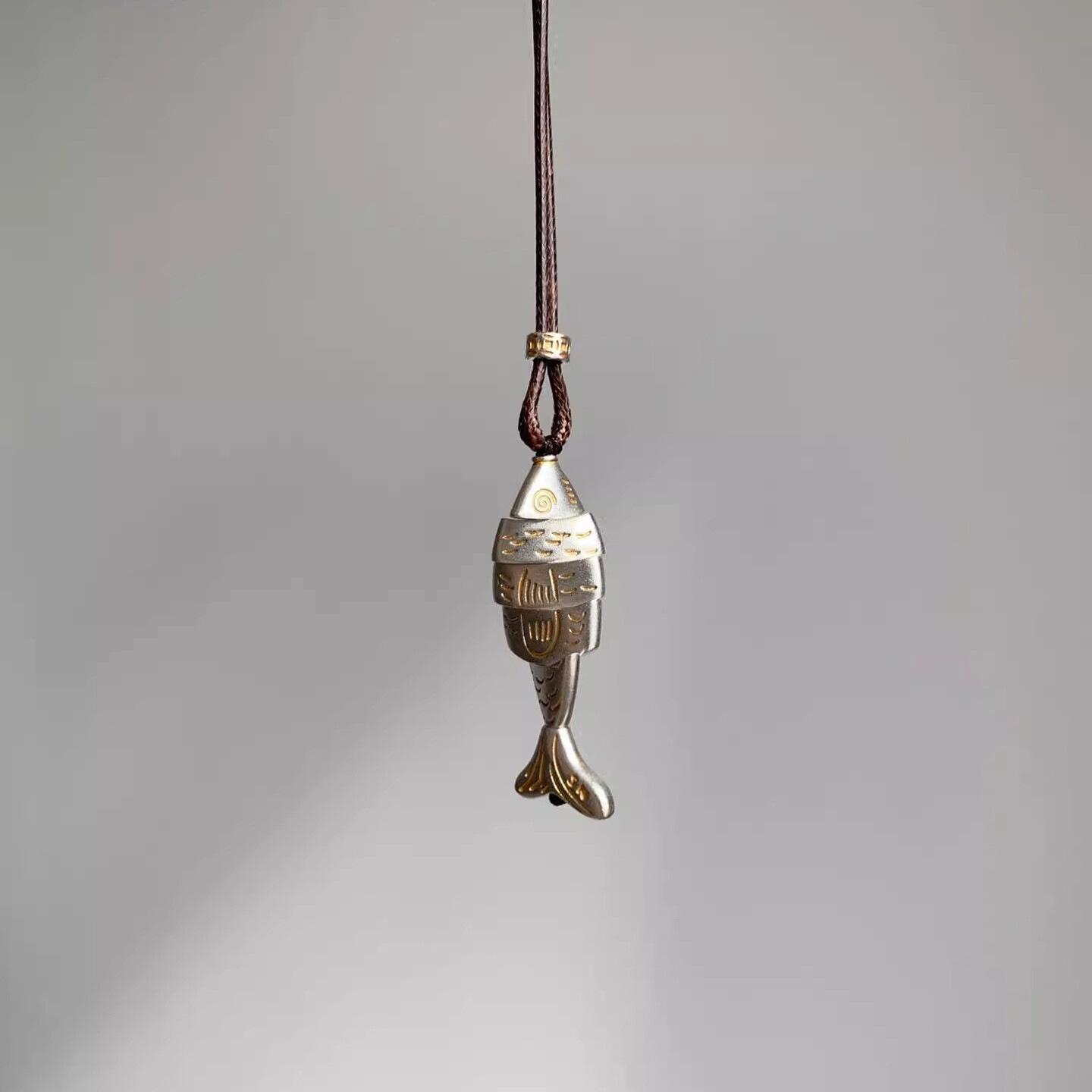 Vintage minimalist style spliced fish pendant necklace, unique design, exquisite long autumn and winter sweater chain