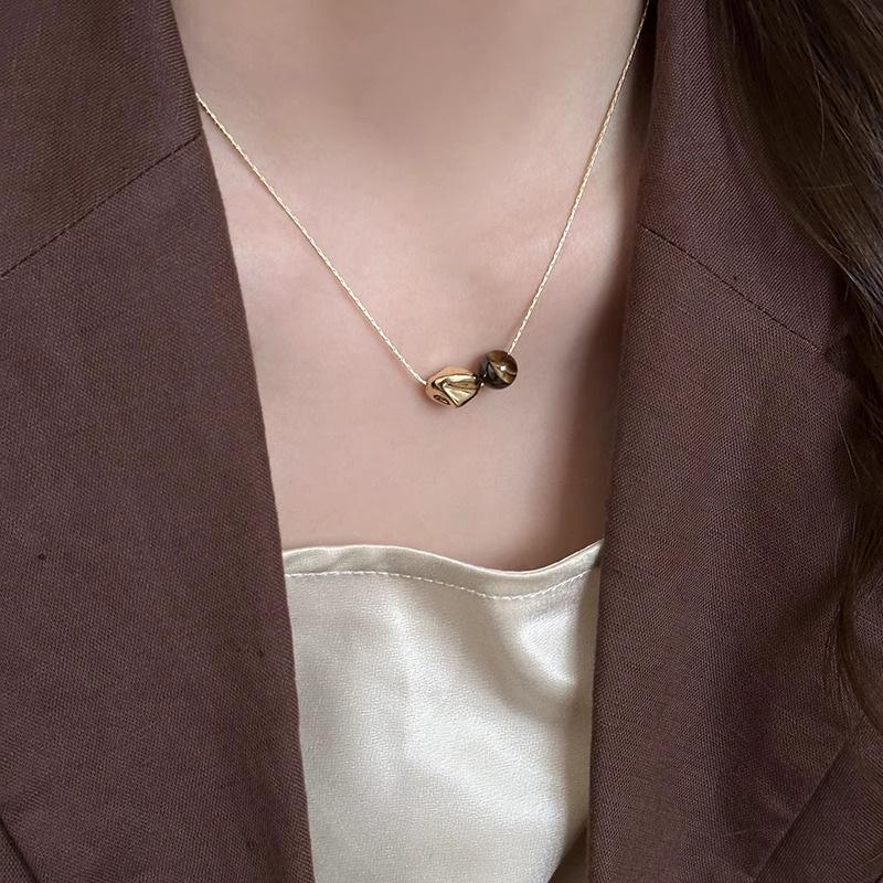 Golden Tiger Eye Pendant Necklace Women's 2024 New Explosive Clavicle Chain Niche High-grade sweater chain Necklace Accessories