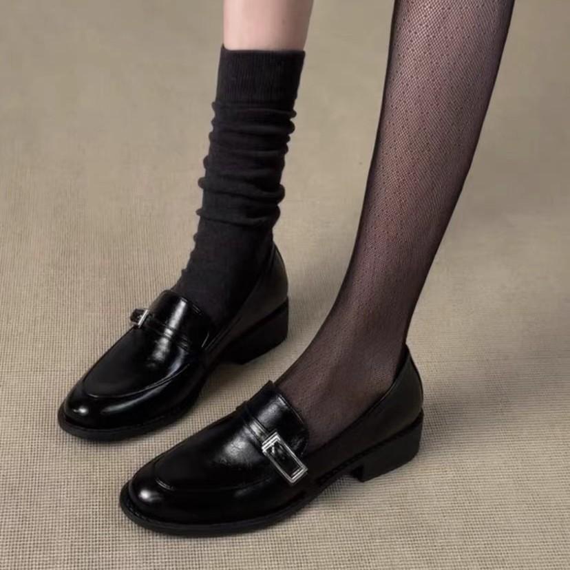 Korean-style British-inspired new belt buckle loafers, versatile and comfortable black flats for autumn and winter 2026