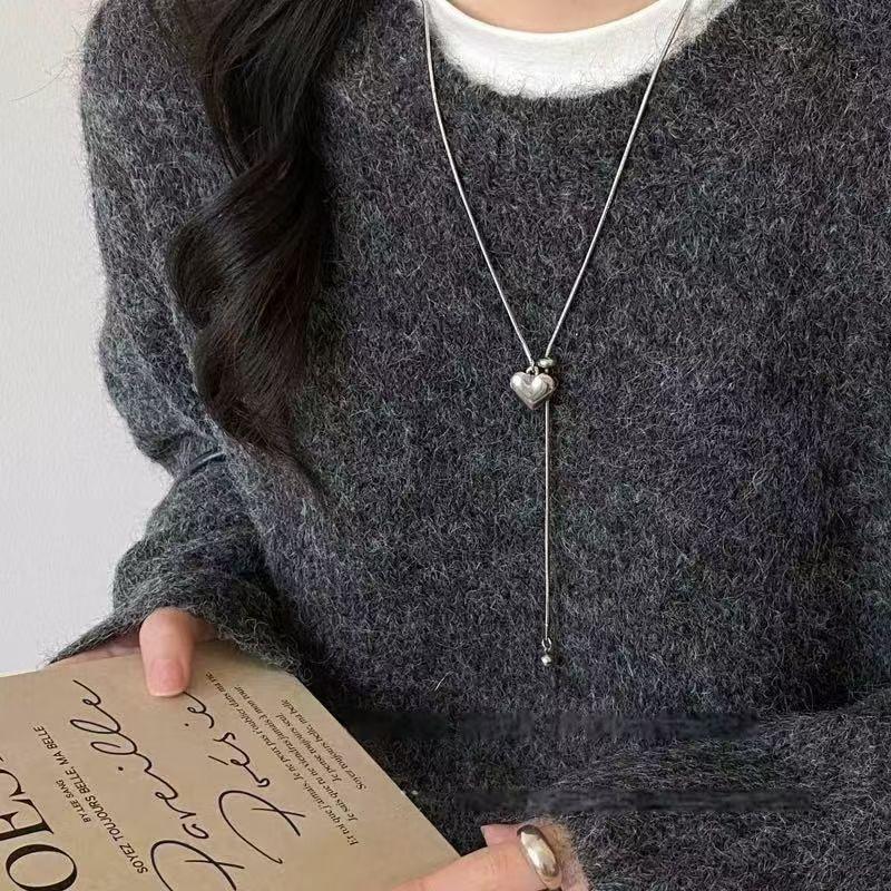 Simple Silver Heart Pendant Necklace, Light Luxury, Exquisite Niche Design, Fashionable and Elegant, Versatile for Autumn and Winter, Personalized Necklace