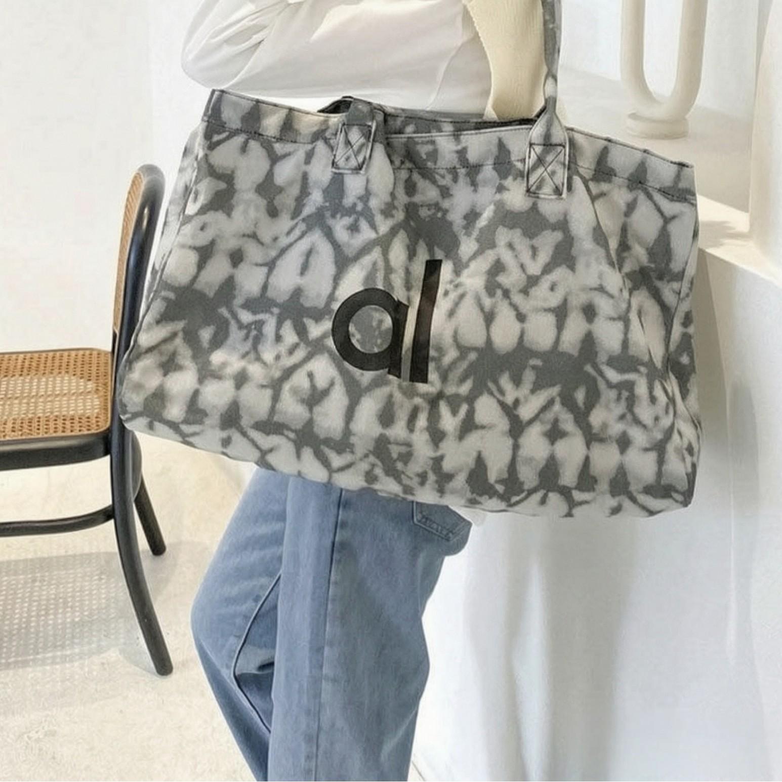 Cross-border yoga fitness bag, canvas bag, large-capacity shopping bag, handbag, niche minimalist single-shoulder outdoor tote bag