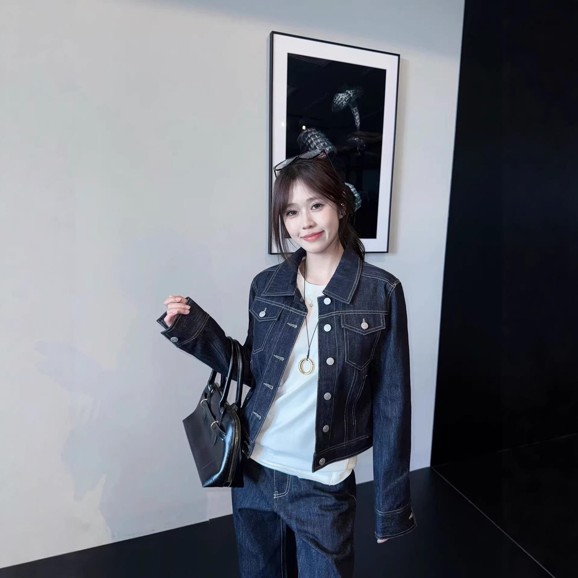 Korean-Style Unique and Super Stylish Short Denim Jacket in Natural Denim Color for Women, 2026 New Autumn Model, Regular Shoulder Jacket Cardigan