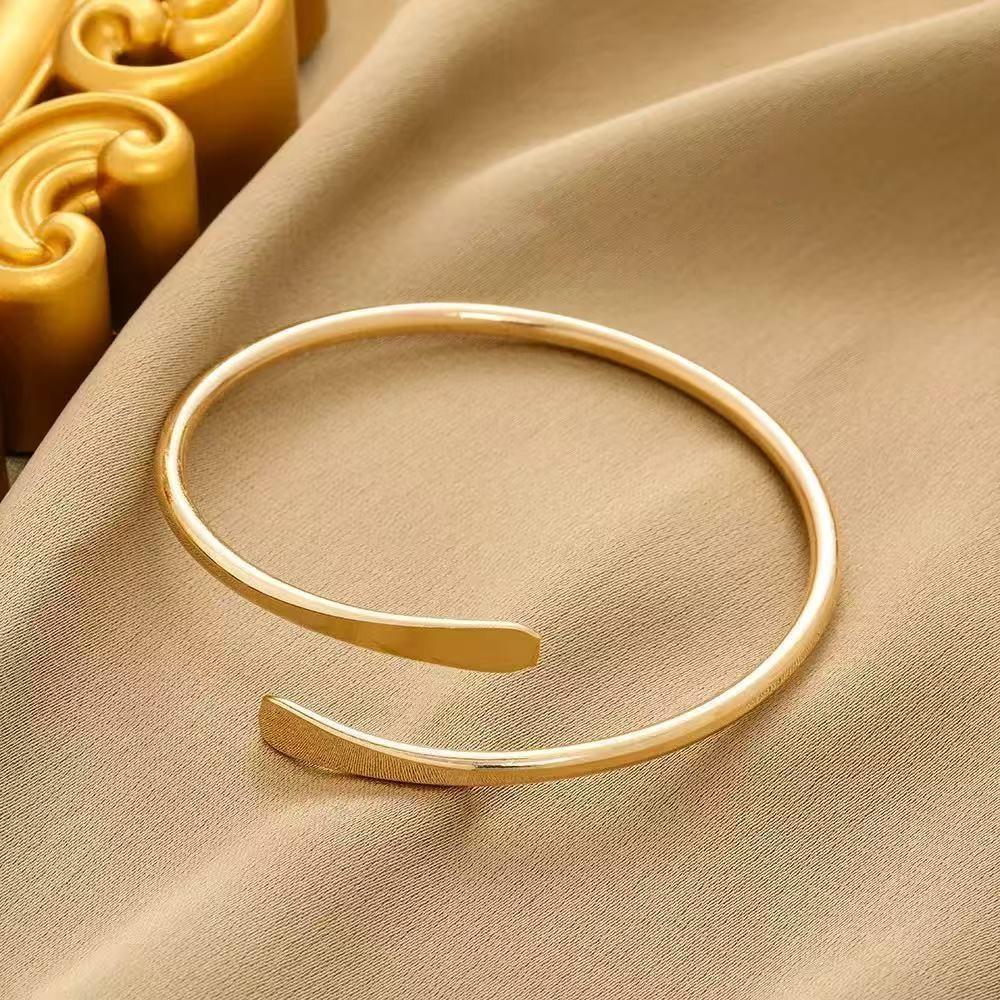 European and American Cross-Border Supply, Flat-Ended Single-Layer Bracelet, Gold-Colored Adjustable Open Bracelet, Elegant and Stylish Jewelry