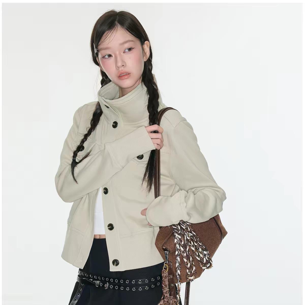 Luamoss high-neck sweatshirt, a stylish and unique jacket for commuting, featuring a loose, Korean-style design that is versatile and casual
