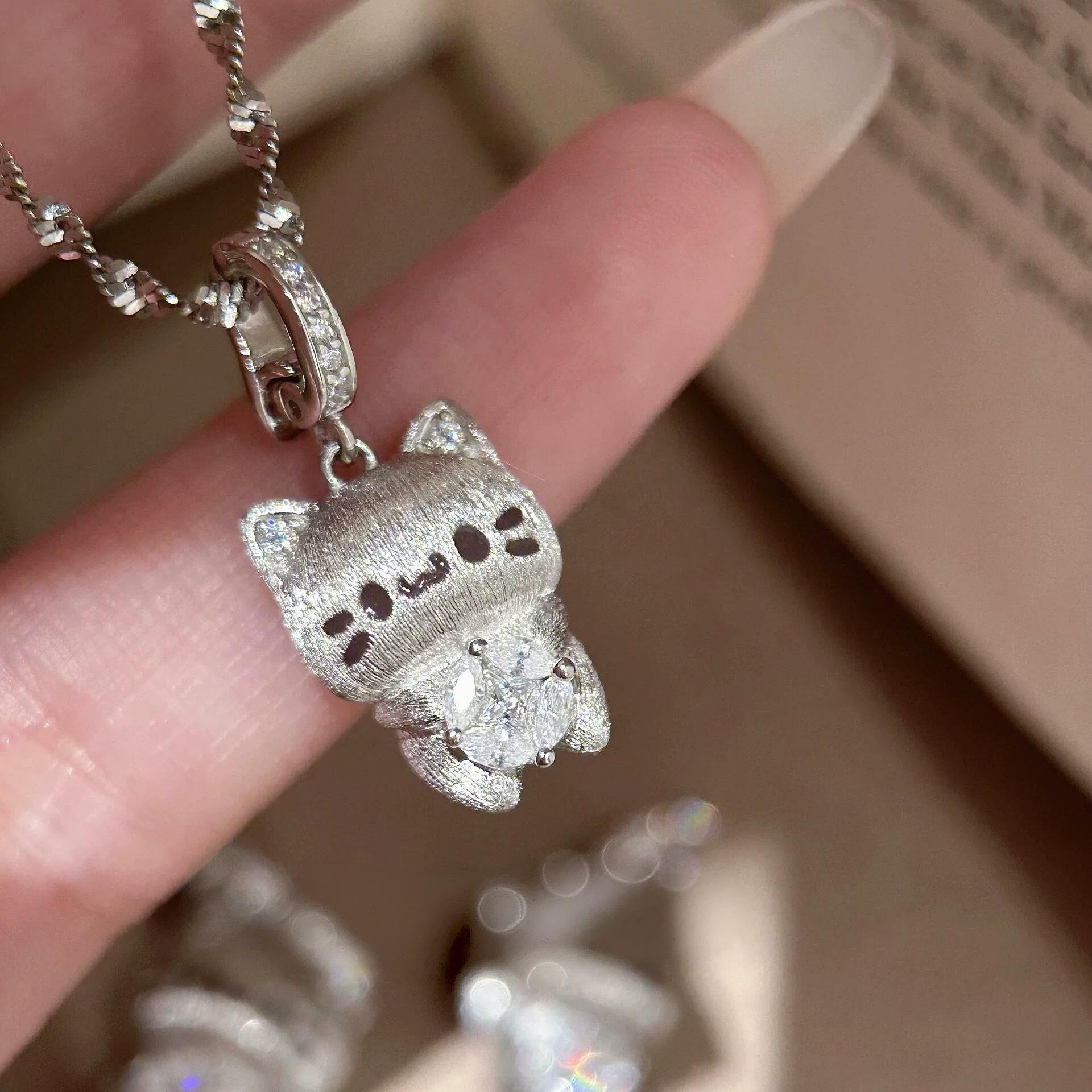 "Moe Cat Holding a Diamond" Silver Brushed Finish Cartoon Kitten Necklace with Diamond Inlay, Exquisite and Cute Cat Clavicle Chain