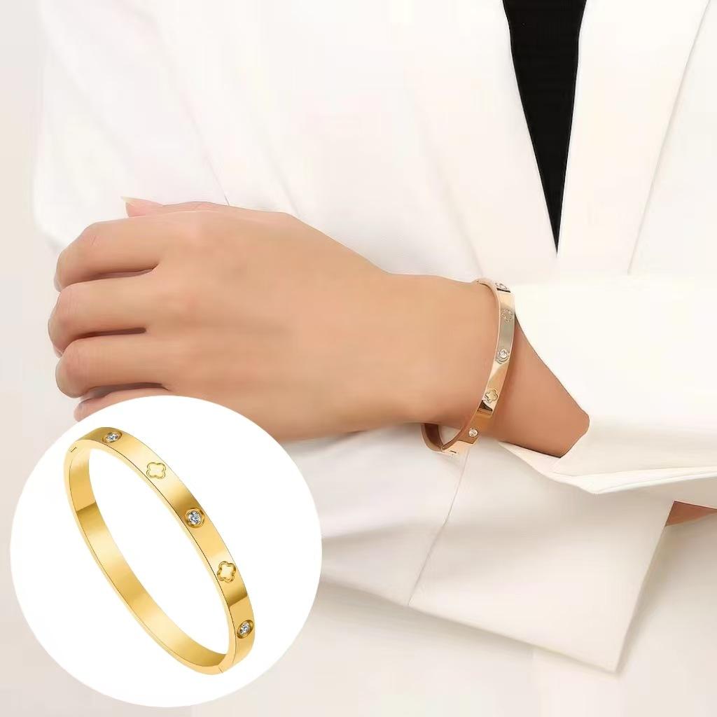 Korean and Japanese Versatile Fashion Full Diamond Bracelet Four-Leaf Clover Gold High-End Women's Electroplated Buckle Open Bracelet Wholesale